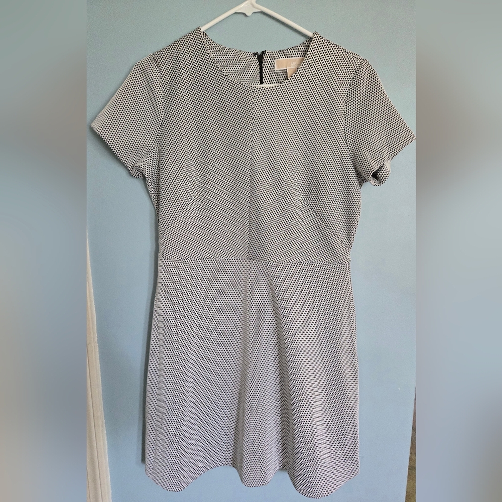 Michael Kors Midi Dress Short Sleeved Black and White Textured Fabric Size 12P